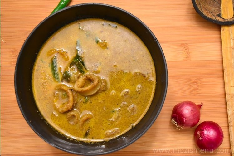 Kanava Varutharacha Curry / Koonthal Varutharacha Curry / Squid in Roasted coconut gravy