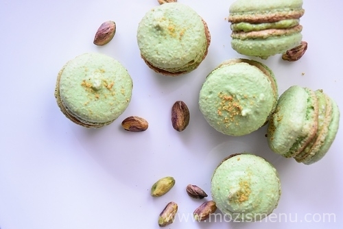 Lemon Pistachio Macarons - Mozis Menu