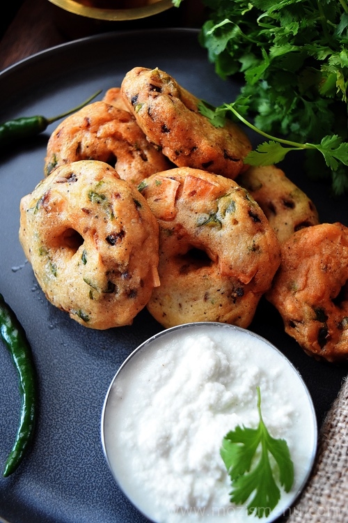 Medu Vada / Medhu Vada / Urad Dal Vada / Ulundu Vadai