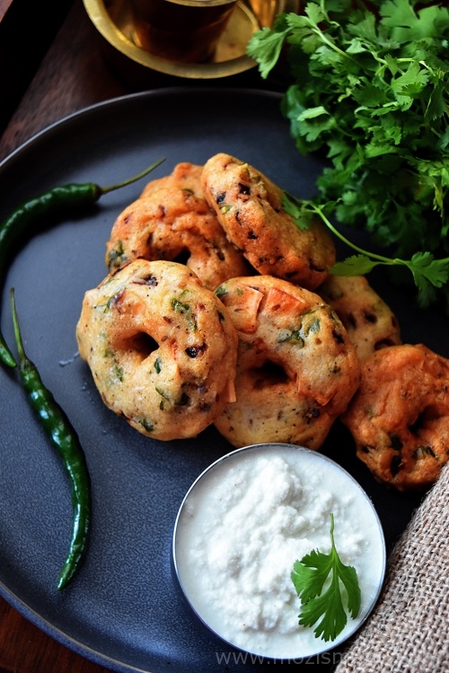 Medu Vada / Medhu Vada / Urad Dal Vada / Ulundu Vadai